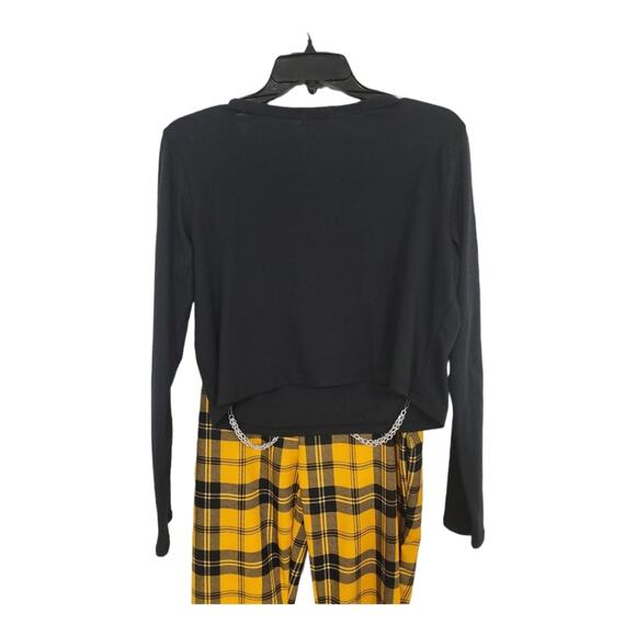 NWT 2 Piece Set Plaid pants with chain detail tee - Picture 4 of 10